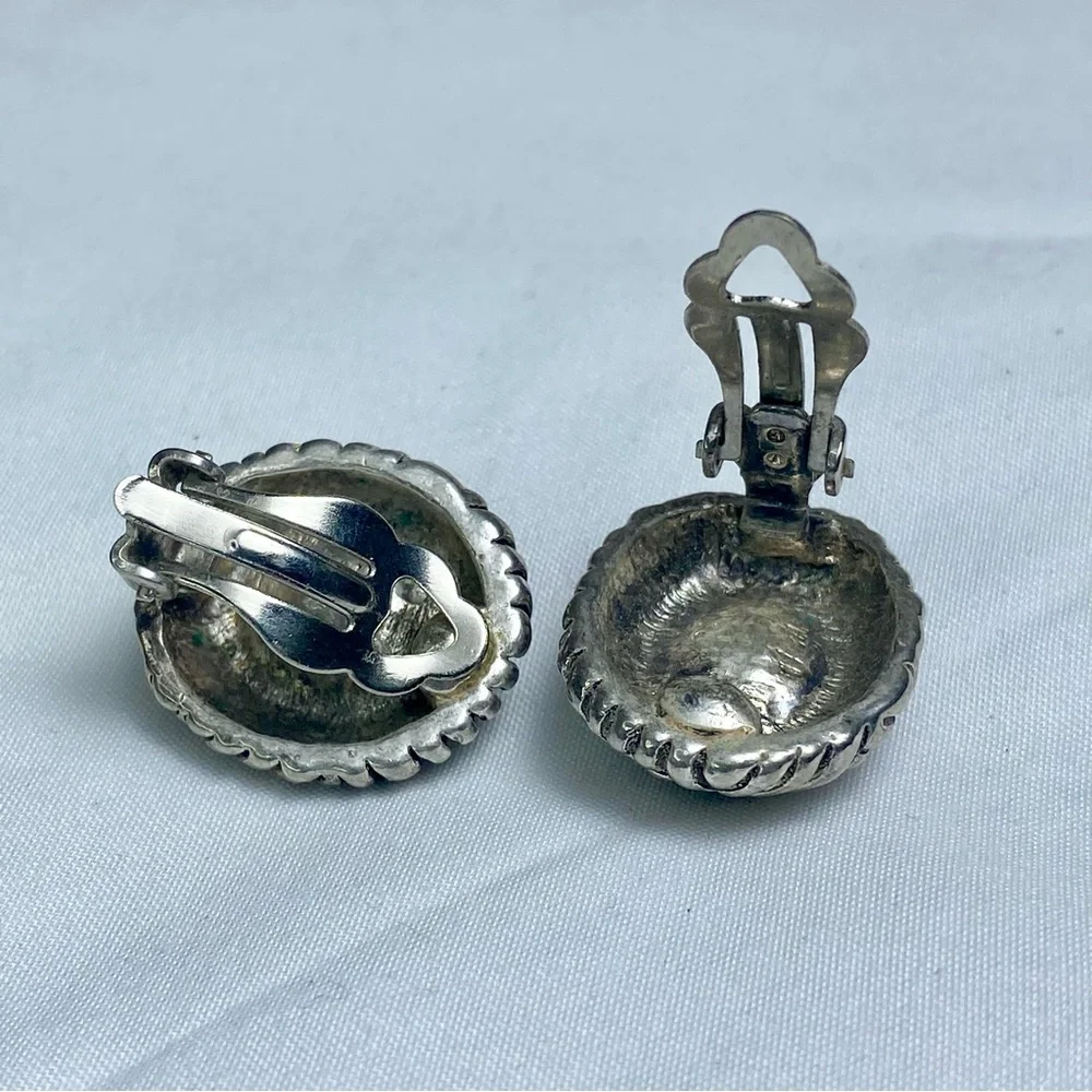 VTG Oval Silver-Tone Clip-On Earrings with Vibrant Purple Stone - Picture 2 of 5